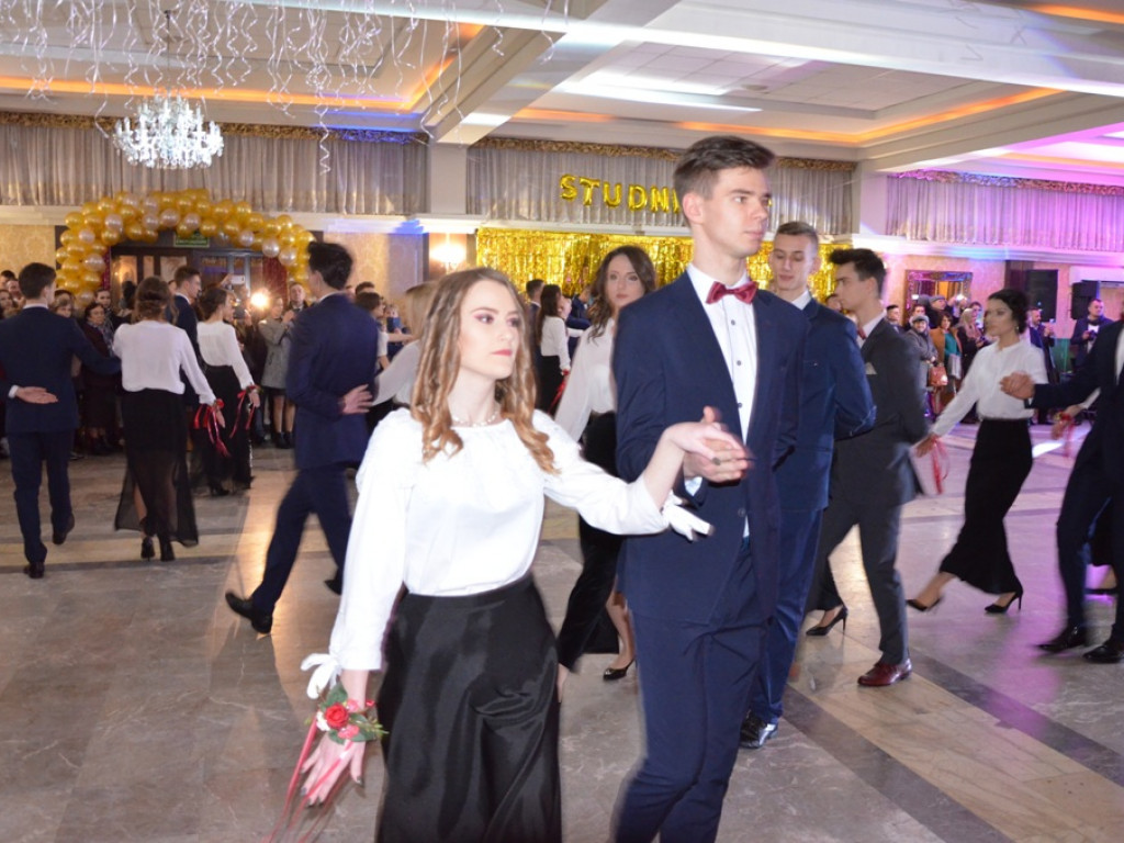 Studniówka LO im. Wyszyńskiego w Staszowie (duża galeria zdjęć!)