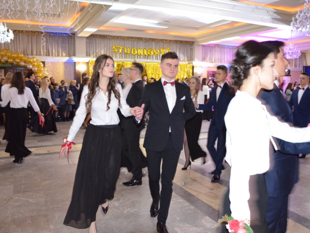 Studniówka LO im. Wyszyńskiego w Staszowie (duża galeria zdjęć!)