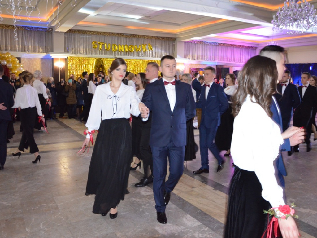 Studniówka LO im. Wyszyńskiego w Staszowie (duża galeria zdjęć!)
