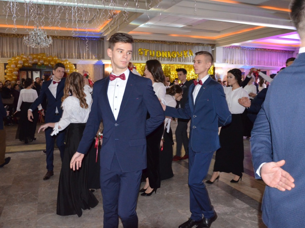 Studniówka LO im. Wyszyńskiego w Staszowie (duża galeria zdjęć!)