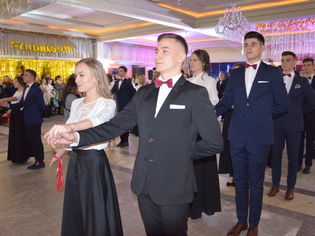 Studniówka LO im. Wyszyńskiego w Staszowie (duża galeria zdjęć!)