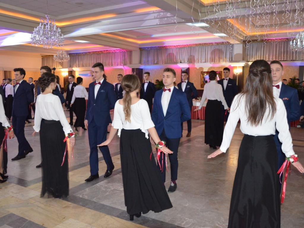 Studniówka LO im. Wyszyńskiego w Staszowie (duża galeria zdjęć!)