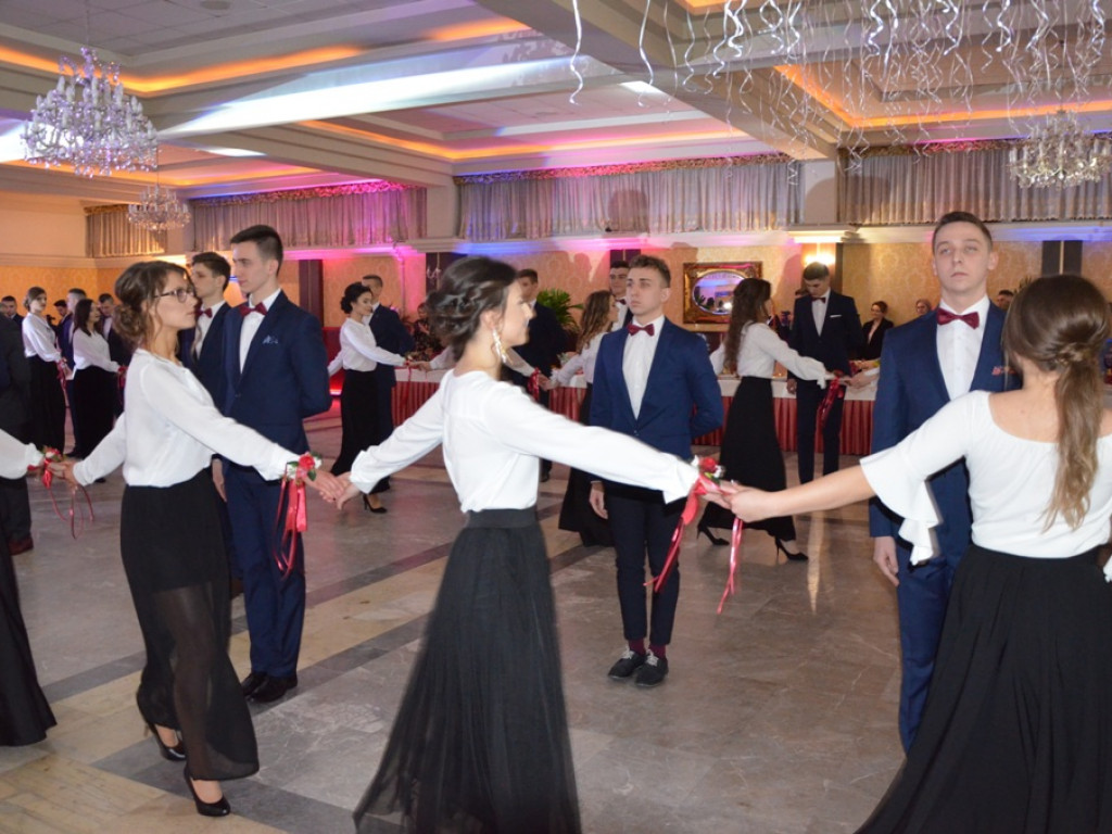 Studniówka LO im. Wyszyńskiego w Staszowie (duża galeria zdjęć!)