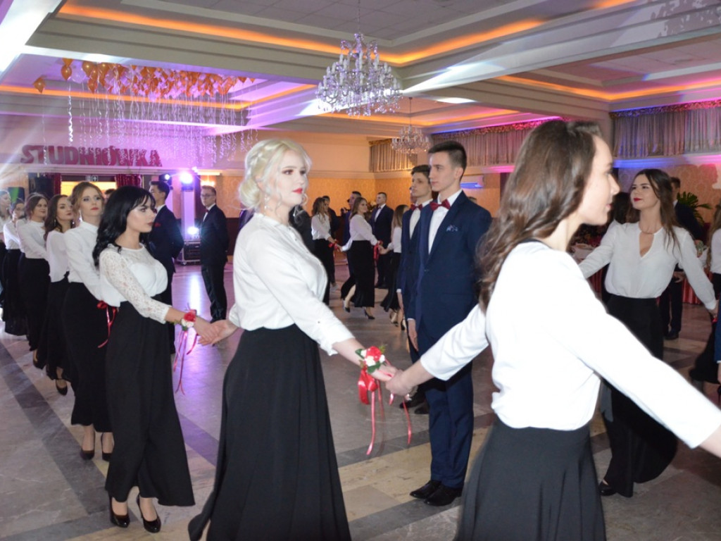 Studniówka LO im. Wyszyńskiego w Staszowie (duża galeria zdjęć!)