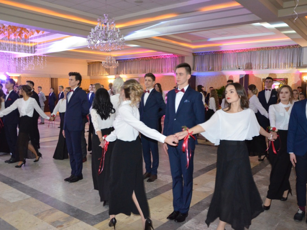 Studniówka LO im. Wyszyńskiego w Staszowie (duża galeria zdjęć!)