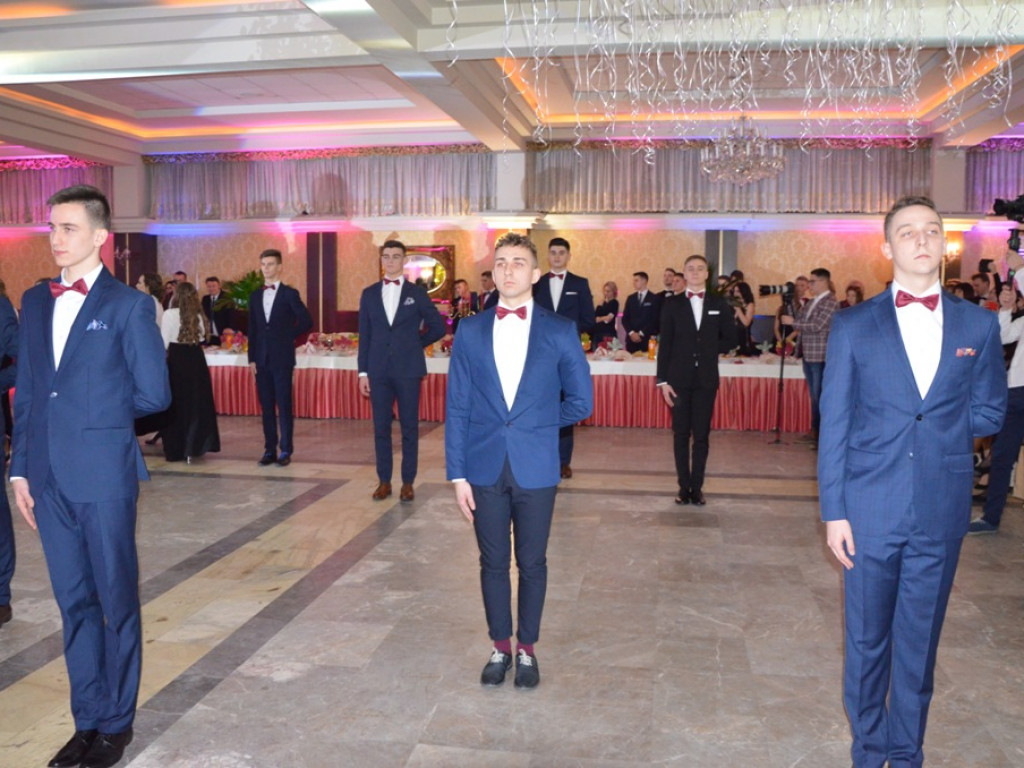 Studniówka LO im. Wyszyńskiego w Staszowie (duża galeria zdjęć!)