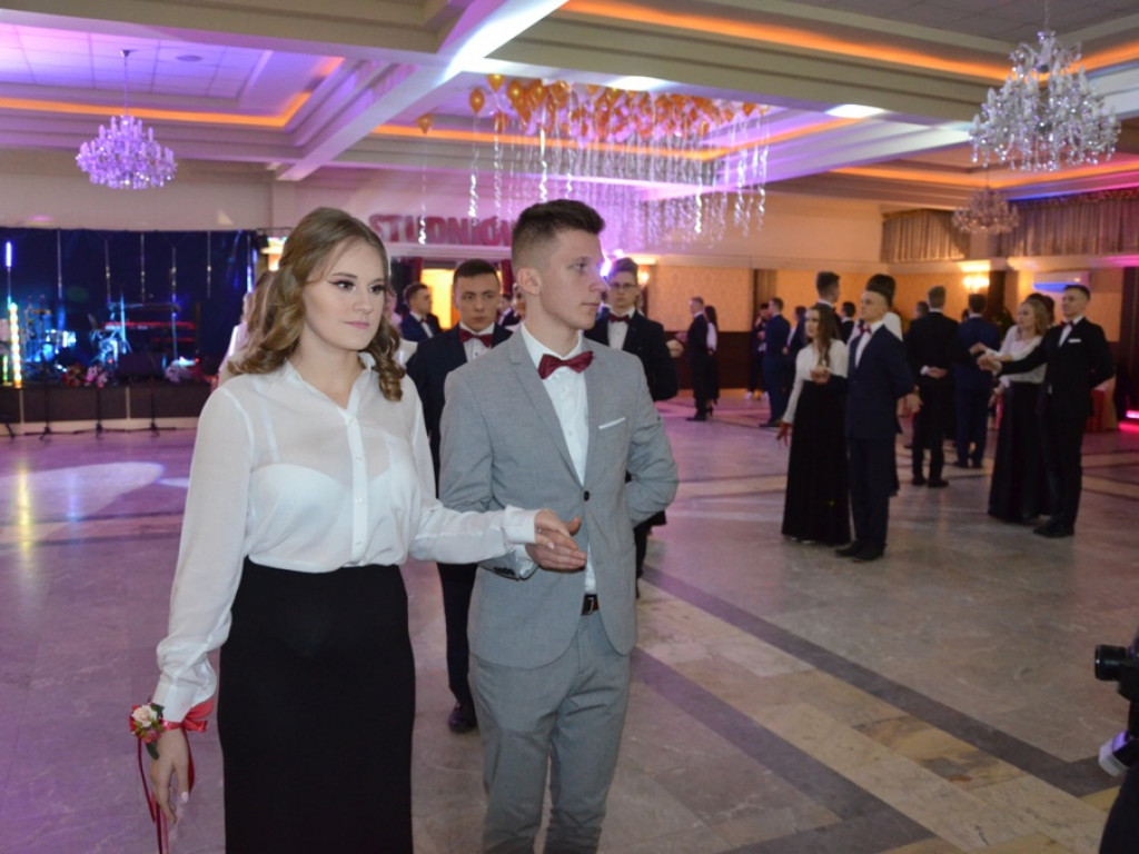 Studniówka LO im. Wyszyńskiego w Staszowie (duża galeria zdjęć!)