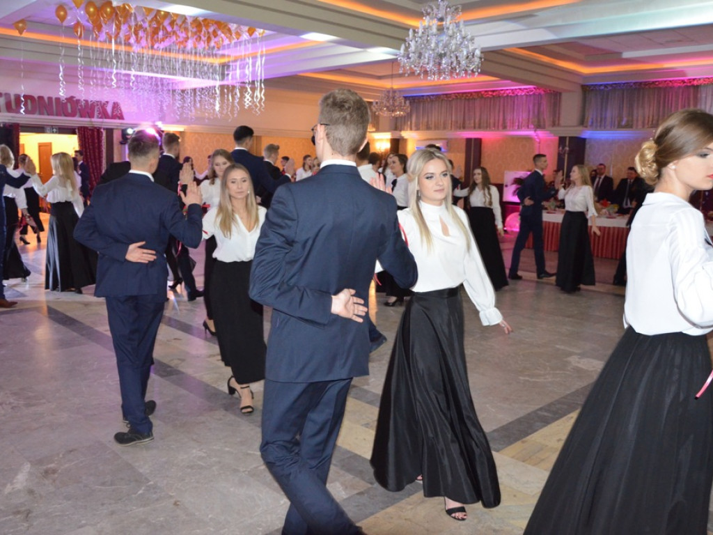 Studniówka LO im. Wyszyńskiego w Staszowie (duża galeria zdjęć!)