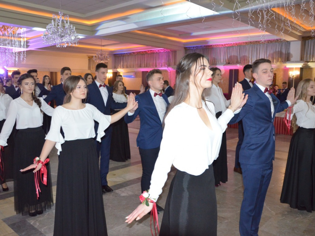 Studniówka LO im. Wyszyńskiego w Staszowie (duża galeria zdjęć!)