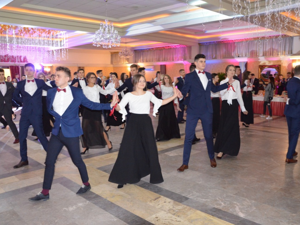 Studniówka LO im. Wyszyńskiego w Staszowie (duża galeria zdjęć!)