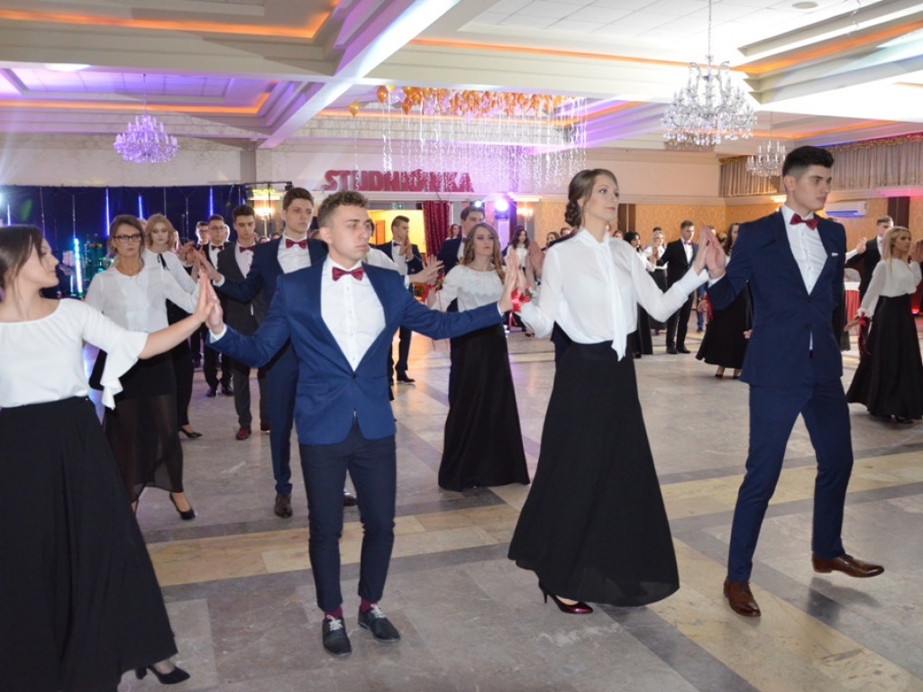 Studniówka LO im. Wyszyńskiego w Staszowie (duża galeria zdjęć!)