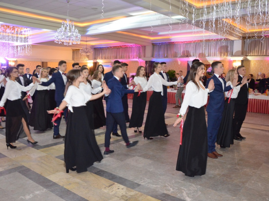 Studniówka LO im. Wyszyńskiego w Staszowie (duża galeria zdjęć!)