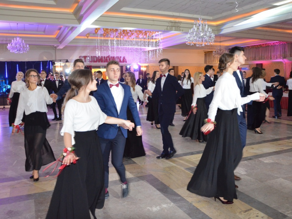 Studniówka LO im. Wyszyńskiego w Staszowie (duża galeria zdjęć!)