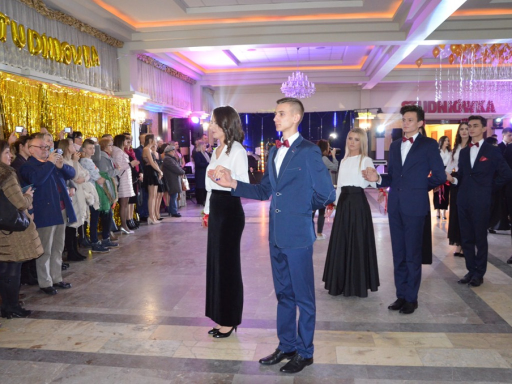Studniówka LO im. Wyszyńskiego w Staszowie (duża galeria zdjęć!)