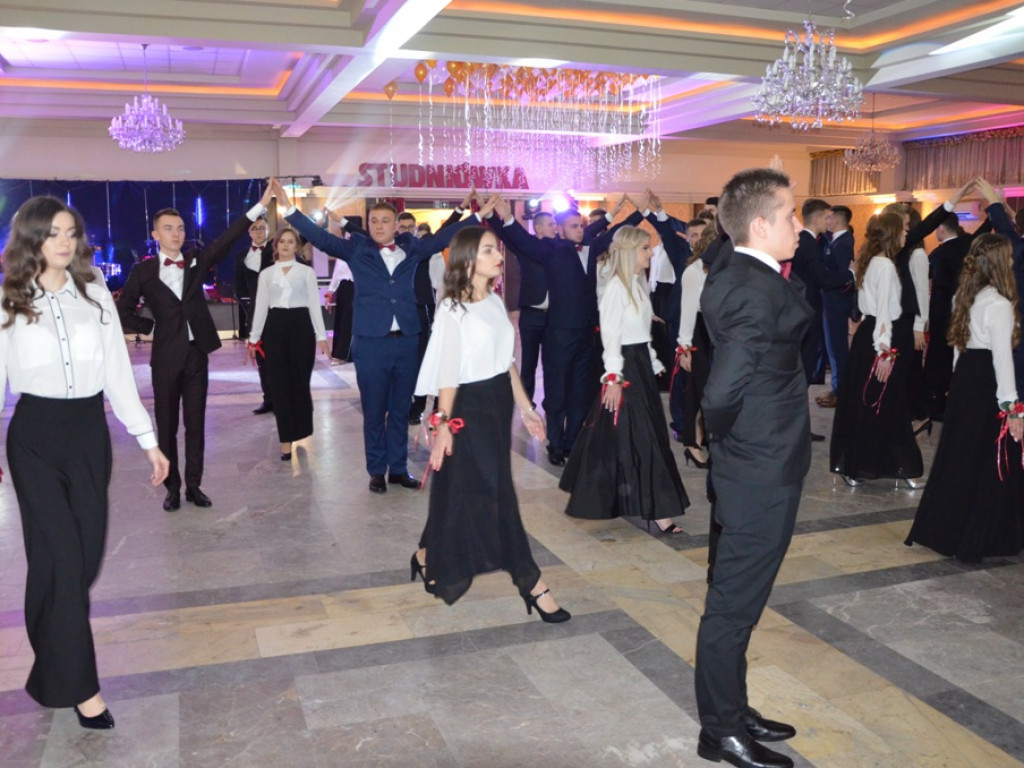 Studniówka LO im. Wyszyńskiego w Staszowie (duża galeria zdjęć!)