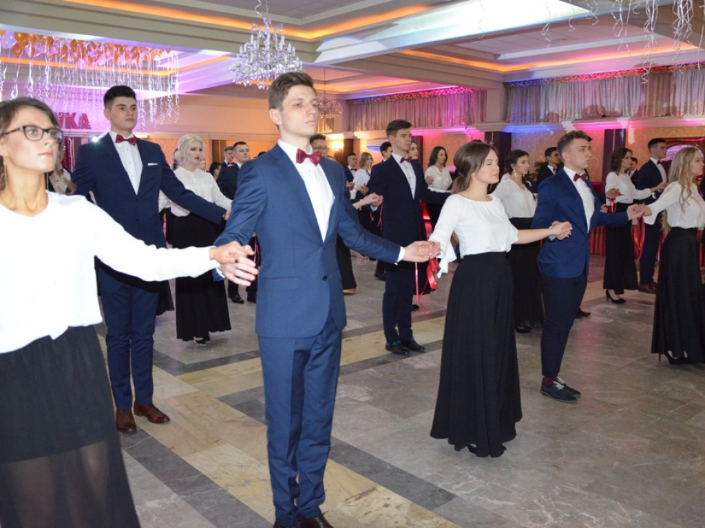 Studniówka LO im. Wyszyńskiego w Staszowie (duża galeria zdjęć!)