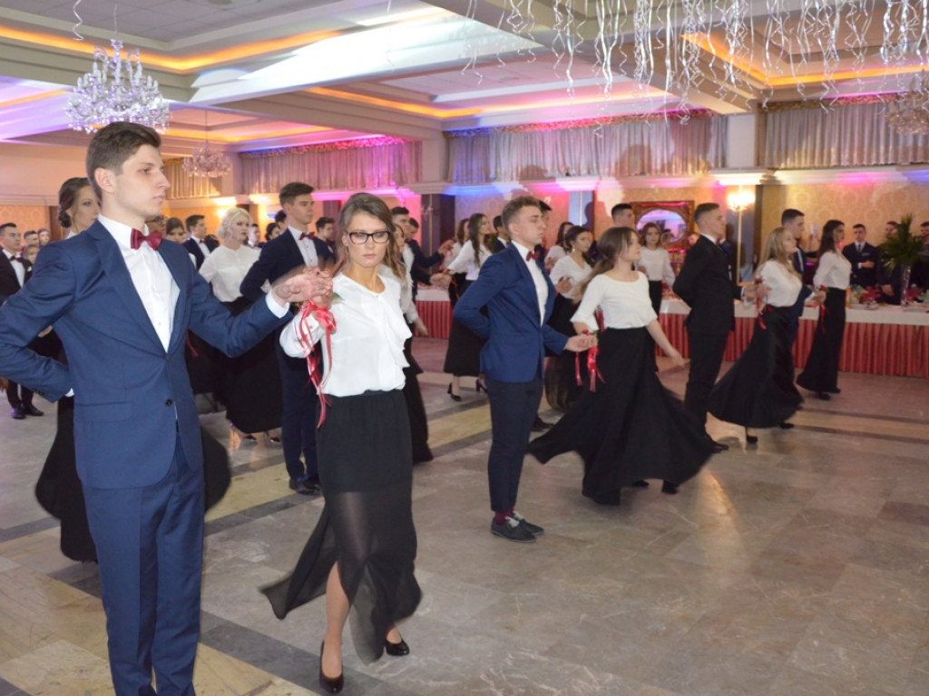 Studniówka LO im. Wyszyńskiego w Staszowie (duża galeria zdjęć!)