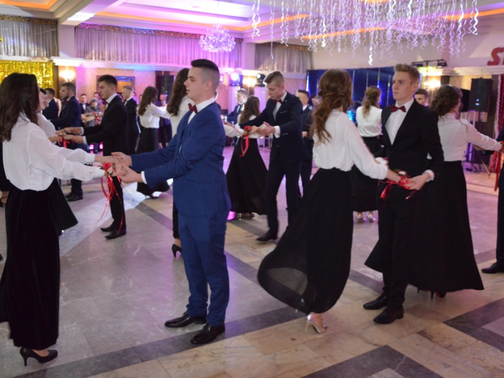 Studniówka LO im. Wyszyńskiego w Staszowie (duża galeria zdjęć!)