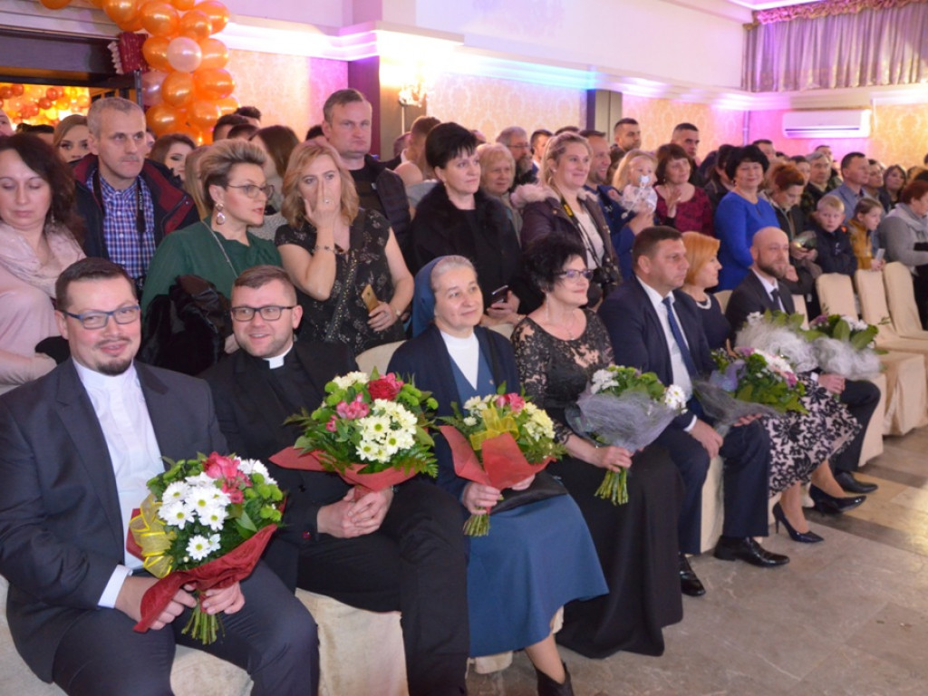 Studniówka LO im. Wyszyńskiego w Staszowie (duża galeria zdjęć!)