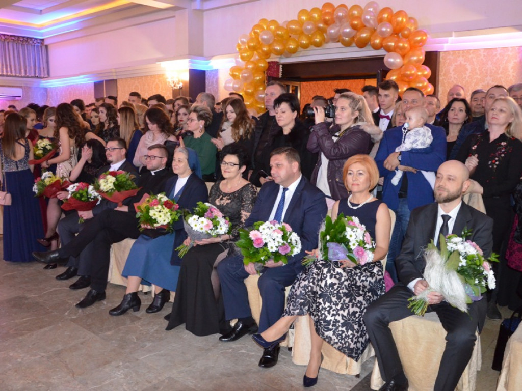 Studniówka LO im. Wyszyńskiego w Staszowie (duża galeria zdjęć!)
