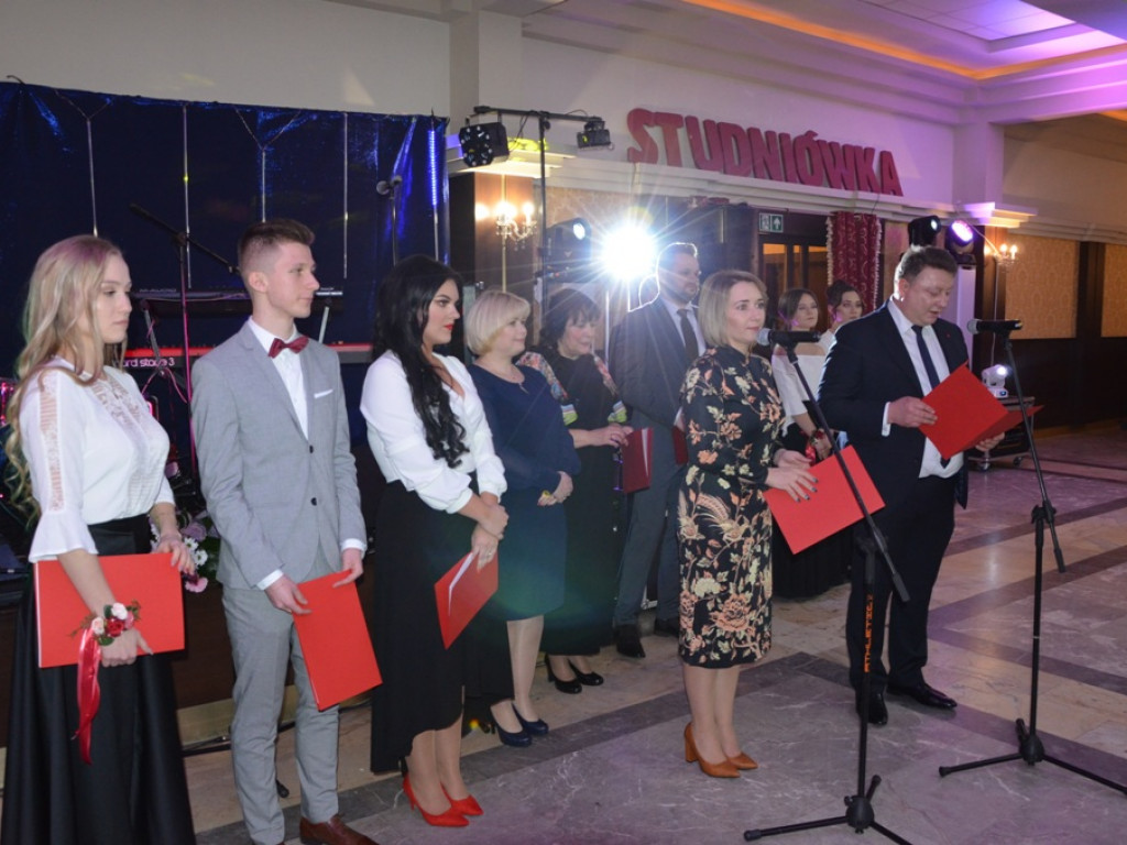 Studniówka LO im. Wyszyńskiego w Staszowie (duża galeria zdjęć!)