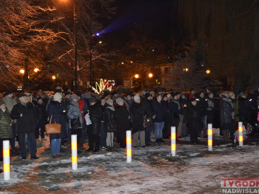 Marsz milczenia przeciwko przemocy i nienawiści w Tarnobrzegu [zdjęcia]