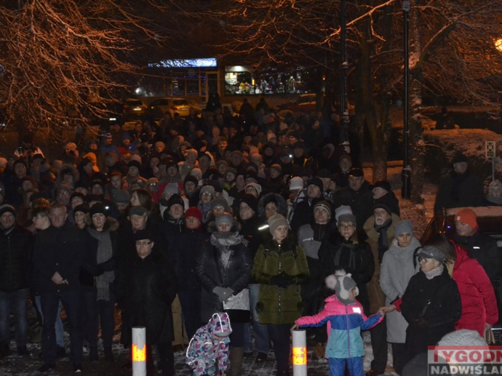 Marsz milczenia przeciwko przemocy i nienawiści w Tarnobrzegu [zdjęcia]