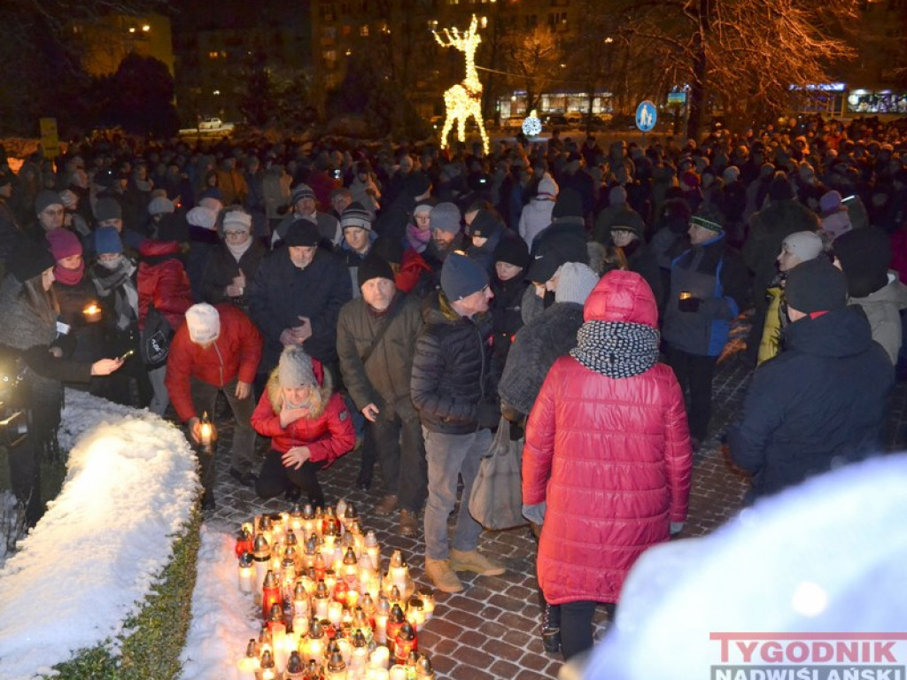 Marsz milczenia przeciwko przemocy i nienawiści w Tarnobrzegu [zdjęcia]