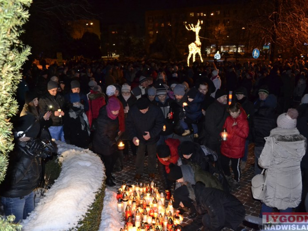 Marsz milczenia przeciwko przemocy i nienawiści w Tarnobrzegu [zdjęcia]