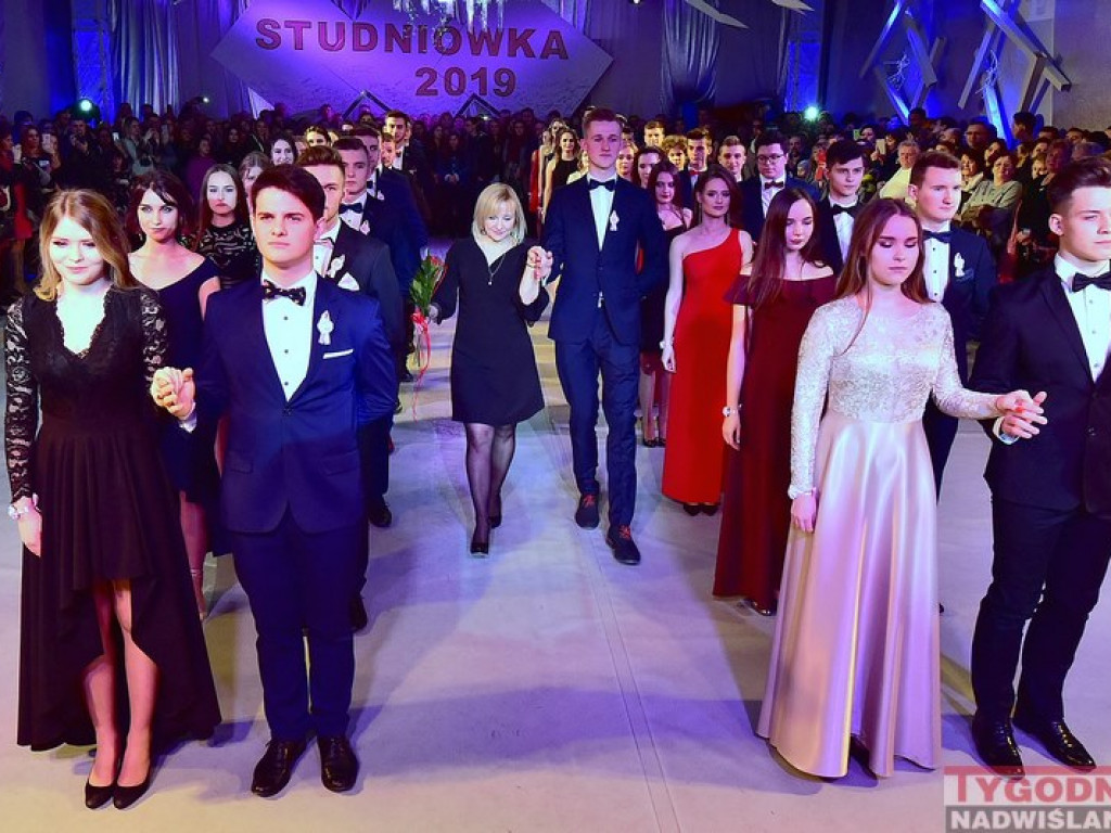 Studniówka LO im. M. Kopernika w Tarnobrzegu [zdjęcia]