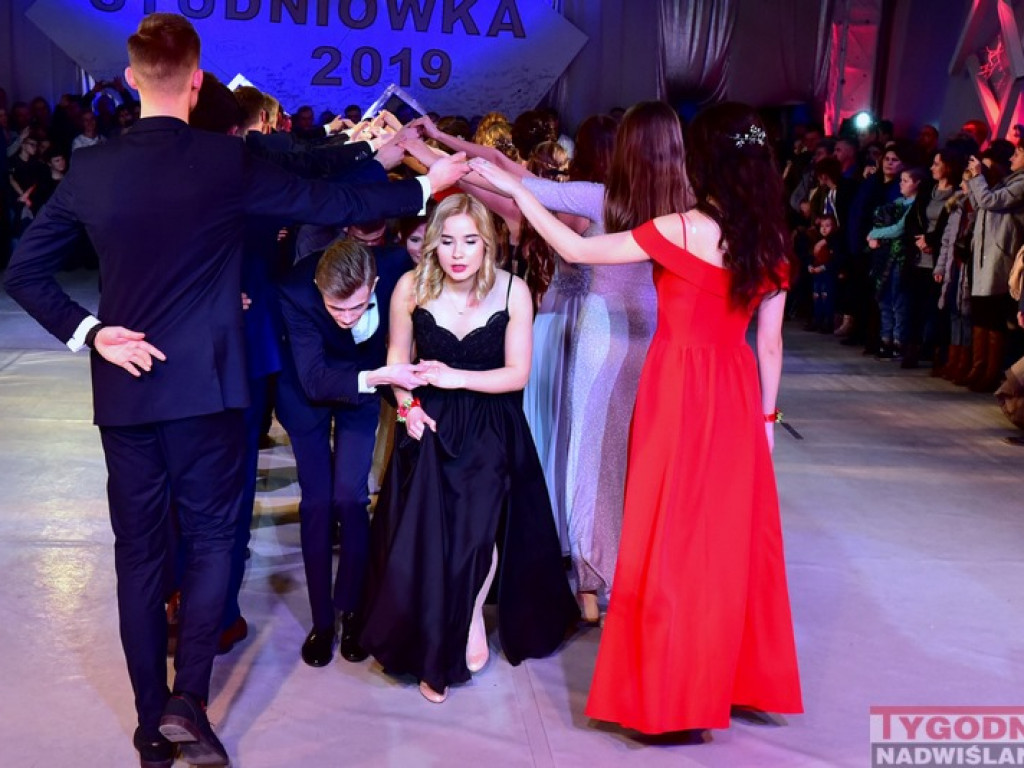 Studniówka LO im. M. Kopernika w Tarnobrzegu [zdjęcia]