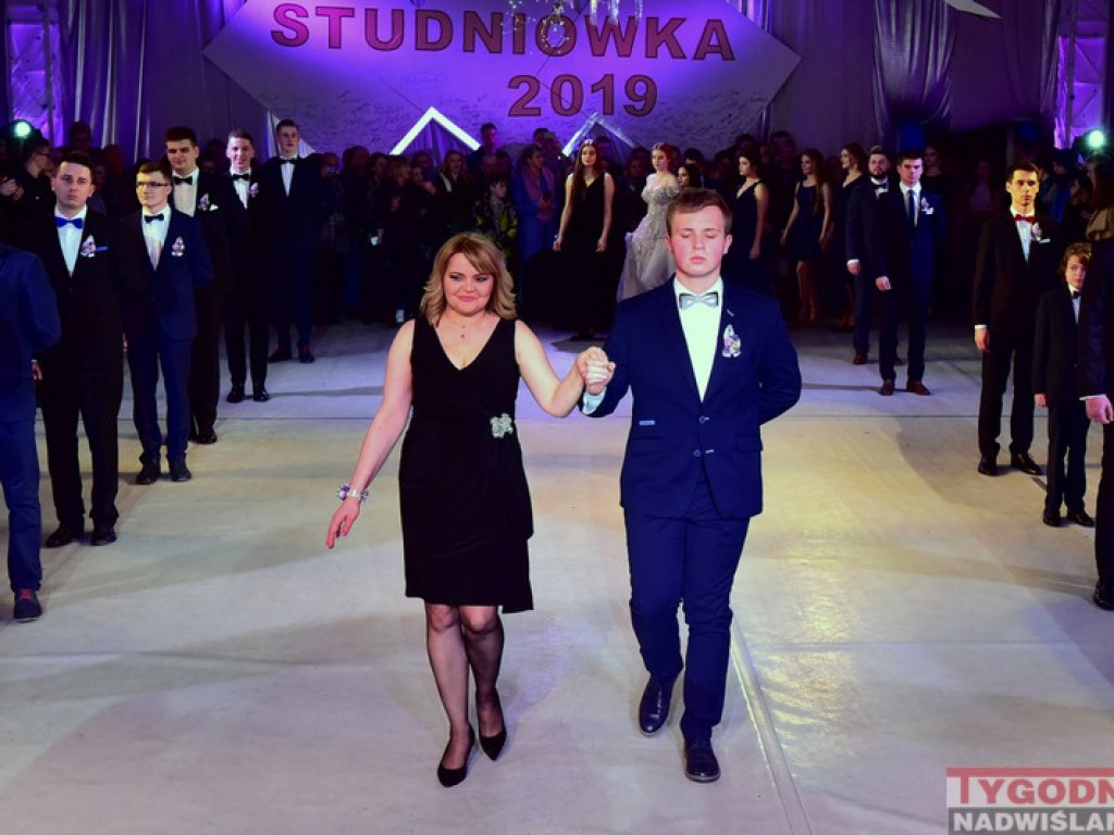 Studniówka LO im. M. Kopernika w Tarnobrzegu [zdjęcia]