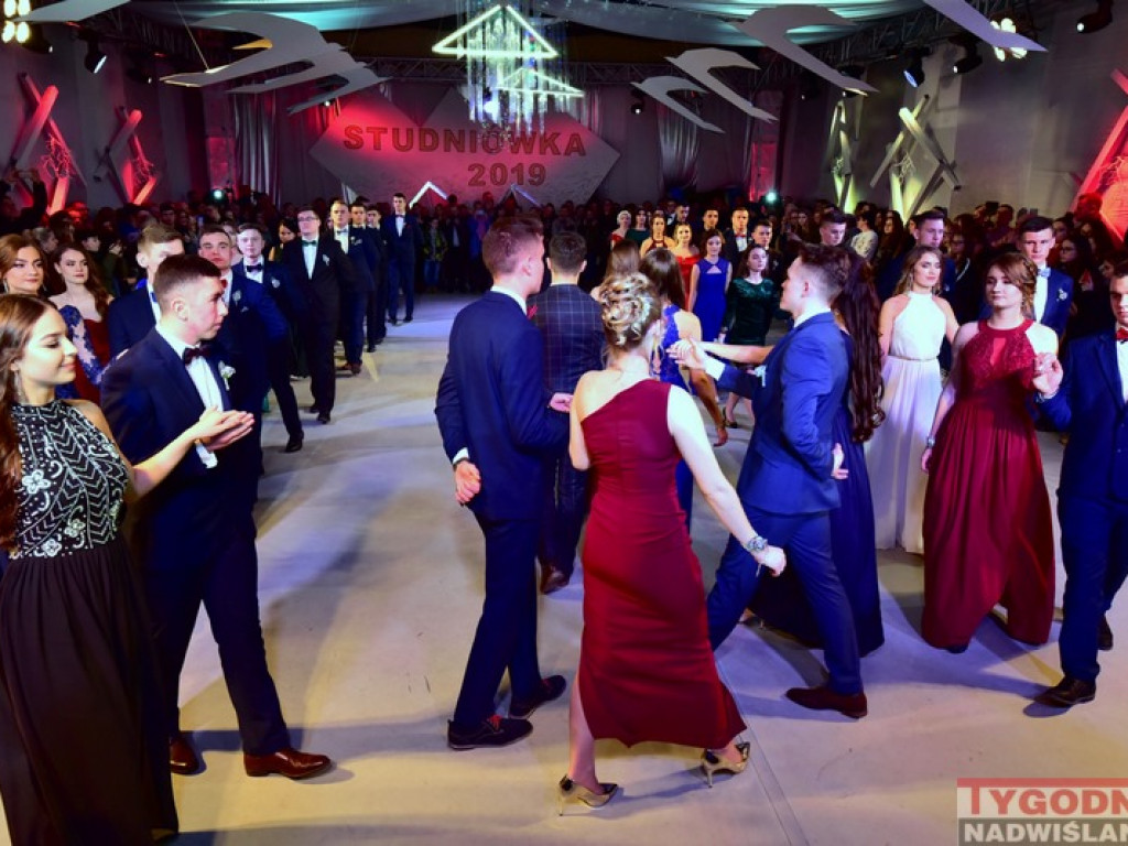 Studniówka LO im. M. Kopernika w Tarnobrzegu [zdjęcia]
