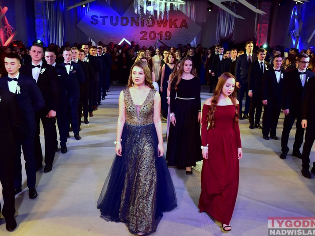 Studniówka LO im. M. Kopernika w Tarnobrzegu [zdjęcia]
