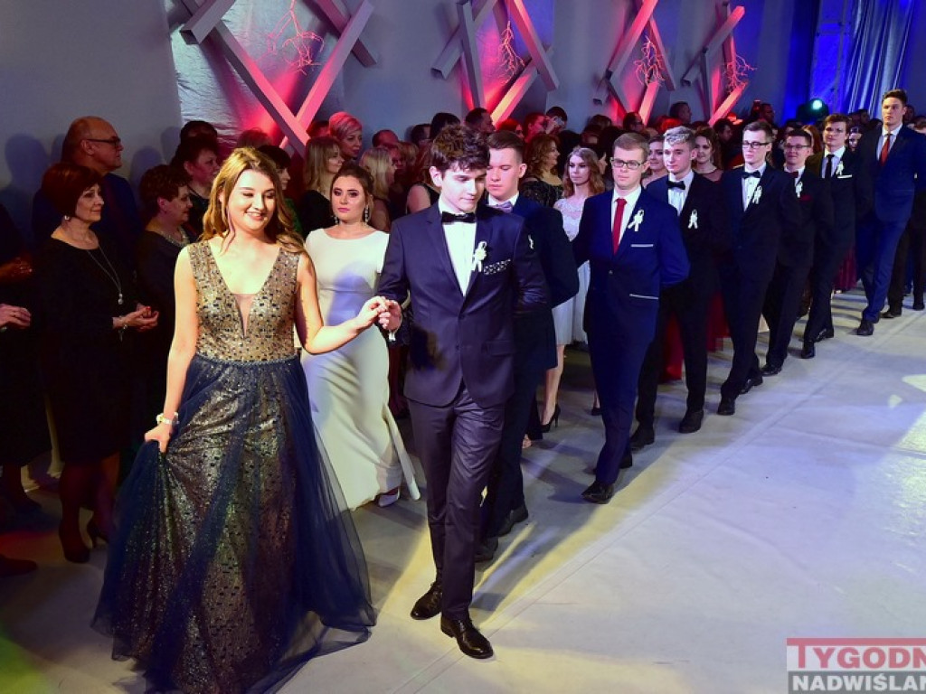 Studniówka LO im. M. Kopernika w Tarnobrzegu [zdjęcia]