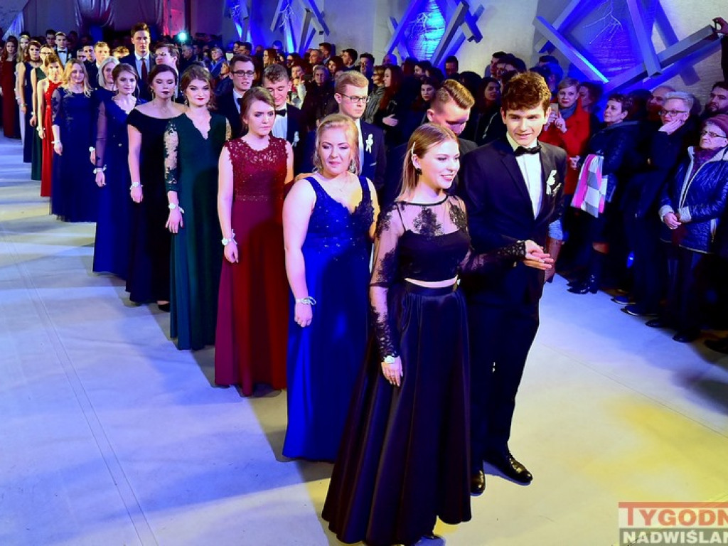 Studniówka LO im. M. Kopernika w Tarnobrzegu [zdjęcia]