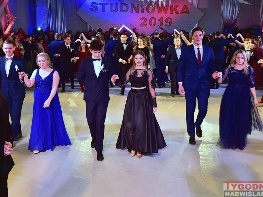 Studniówka LO im. M. Kopernika w Tarnobrzegu [zdjęcia]