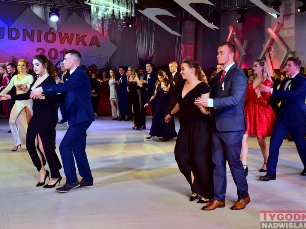 Studniówka LO im. M. Kopernika w Tarnobrzegu [zdjęcia]