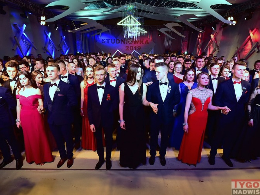 Studniówka LO im. M. Kopernika w Tarnobrzegu [zdjęcia]