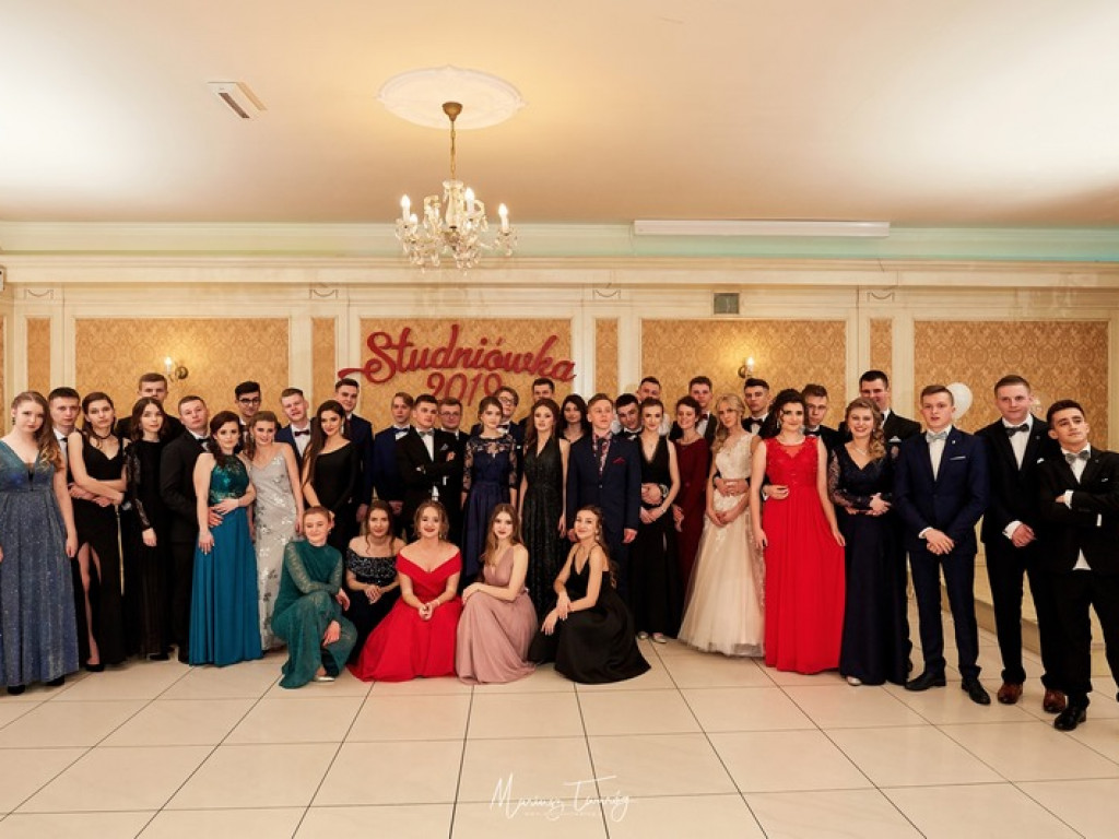 Studniówka Społecznego LO im. Małego Księcia  w Tarnobrzegu [zdjęcia]