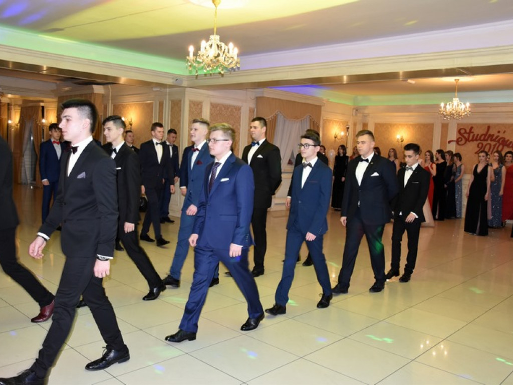 Studniówka Społecznego LO im. Małego Księcia  w Tarnobrzegu [zdjęcia]