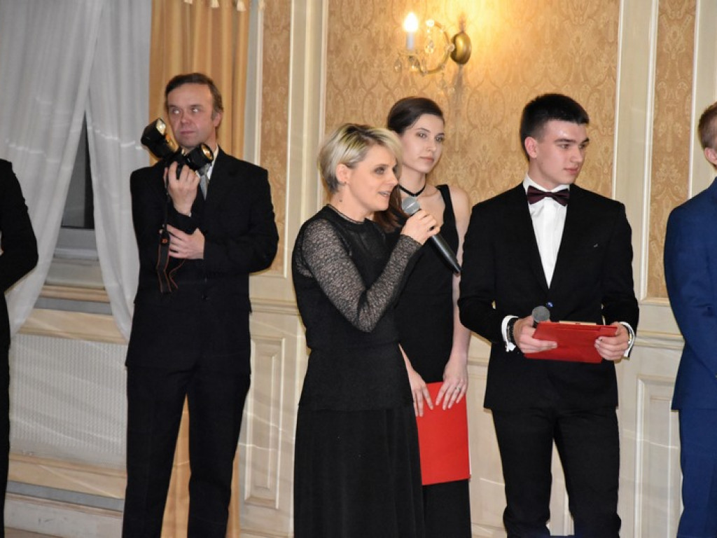 Studniówka Społecznego LO im. Małego Księcia  w Tarnobrzegu [zdjęcia]