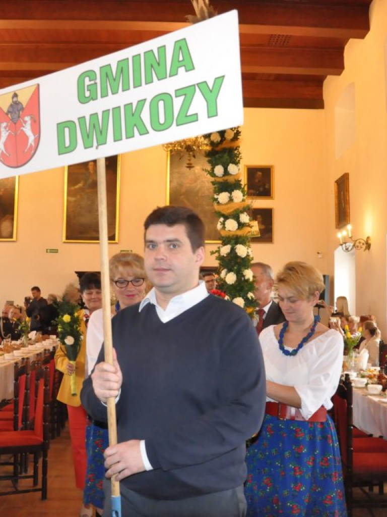 Kosze, palmy i świąteczne potrawy na Śniadaniu Wielkanocnym w zamku