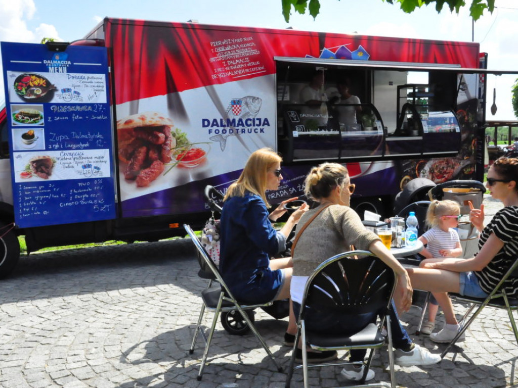 Festiwal kuchni z całego świata, czyli zlot food trucków w Sandomierzu [Zdjęcia]