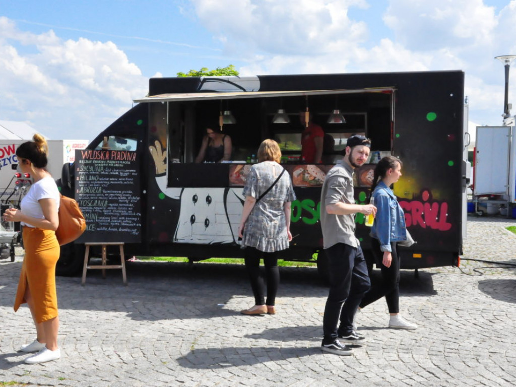 Festiwal kuchni z całego świata, czyli zlot food trucków w Sandomierzu [Zdjęcia]
