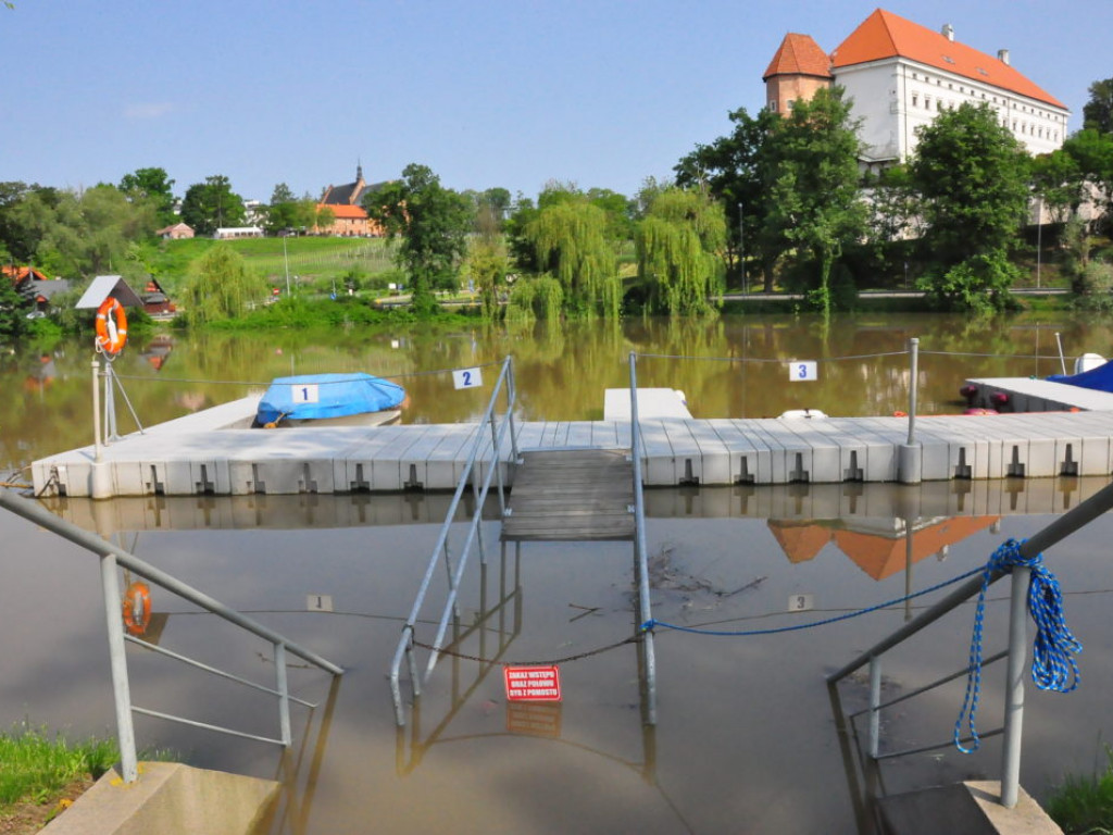 Fala kulminacyjna przechodzi przez Sandomierz [Zdjęcia]