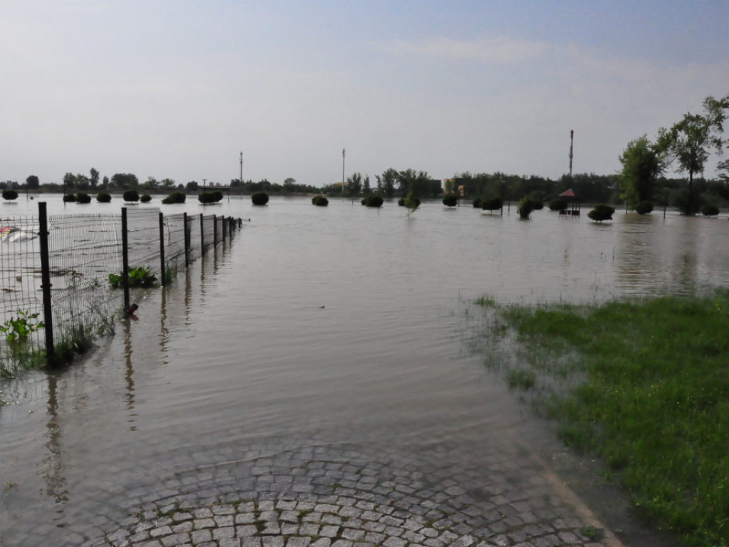 Fala kulminacyjna przechodzi przez Sandomierz [Zdjęcia]