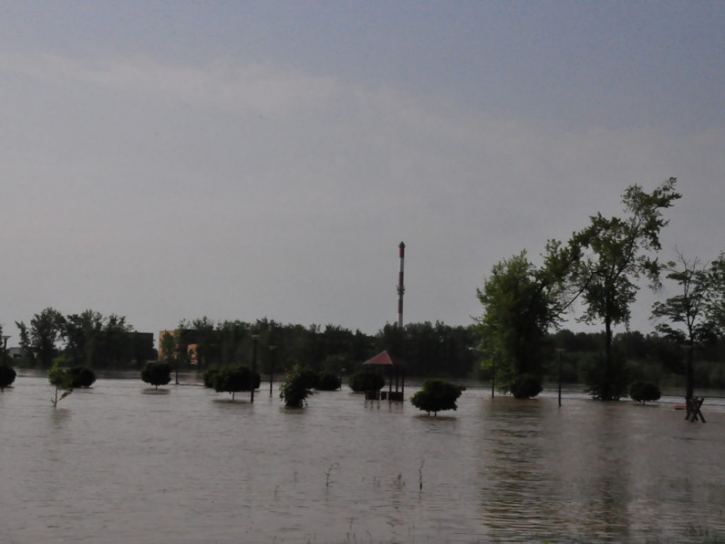 Fala kulminacyjna przechodzi przez Sandomierz [Zdjęcia]