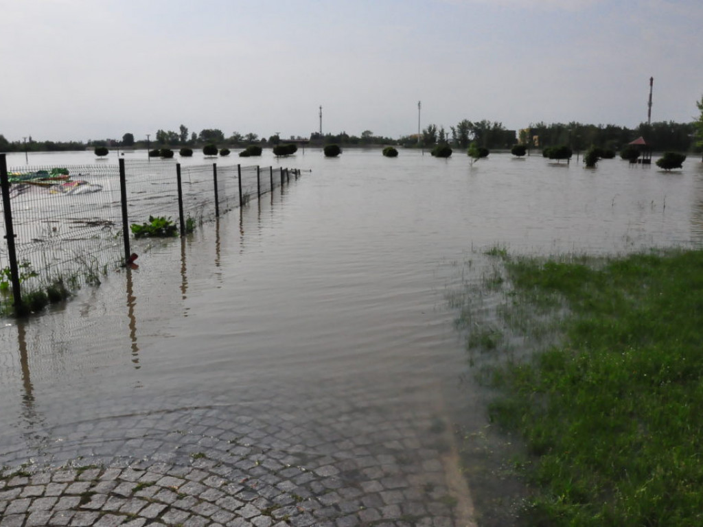 Fala kulminacyjna przechodzi przez Sandomierz [Zdjęcia]