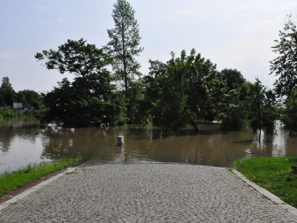 Fala kulminacyjna przechodzi przez Sandomierz [Zdjęcia]